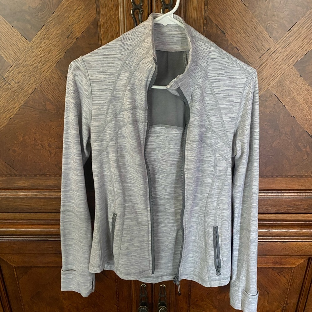 Lululemon Define jacket. Barely worn like new. Size 8, fitted with thumb holes